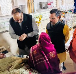 बदायूं के मेडिकल कॉलेज से रेफर किया जा रहा था मरीज, डिप्टी सीएम के पहुंचने से पहले हो गई मौत