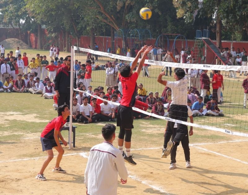 मदर एथीना स्कूल में बच्चों ने खेला वॉलीबाल, अंर्तविद्यालयी मैच का हुआ आयोजन