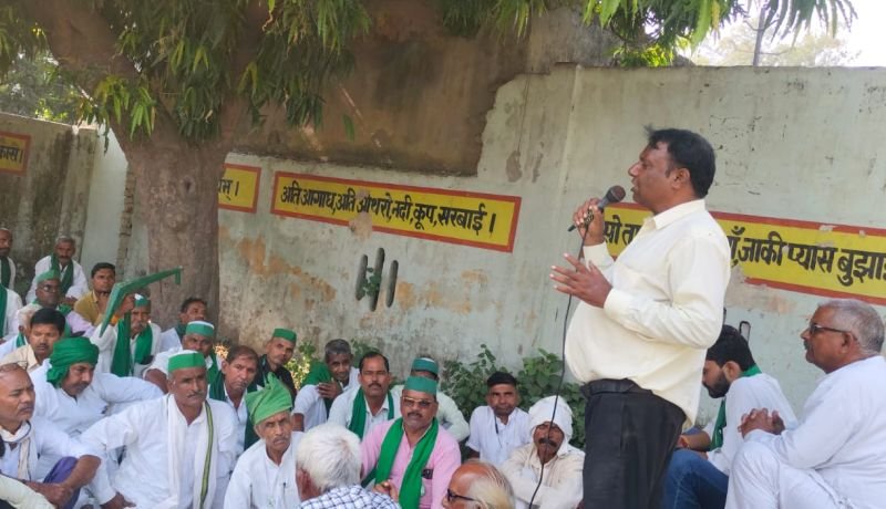 किसानों की हो रही दुर्दशा, सरकार नहीं दे रही ध्यानः राजेश सक्सेना