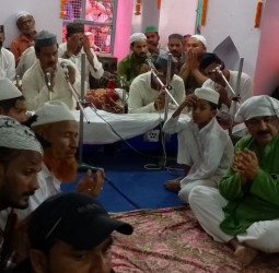 उर्स का समापनः पूरी रात चला कव्वाली का दौर, सुनकर झूमते रहे अकीतदमंद