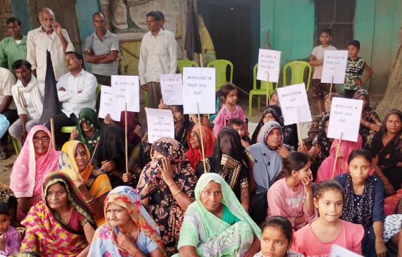 'समाजवादी गिद्धों वापस जाओ'...बदायूं में आखिर क्यों लगे अखिलेश यादव के खिलाफ मुर्दाबाद के नारे, सांसद को दिखाए काले झंडे
