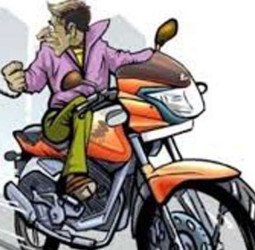 अंदर लाइब्रेरी में पढ़ रहा था छात्र, बाहर से बाइक ले गए चोर, गैस एजेंसी को भी बनाया निशाना