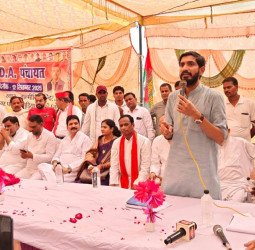 धर्म और जाति के नाम पर लड़ा रही केंद्र और राज्य सरकारः आदित्य यादव