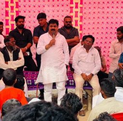 ...और जब शेखूपुर के लोग बोले- 'अपने ही वोटर को ठग लिया विधायक ने, जीत गए तो पलटकर तक नहीं देखा'