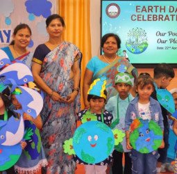 विश्व पृथ्वी दिवस पर मदर एथीना स्कूल में ‘ब्लू डे’ का आयोजन