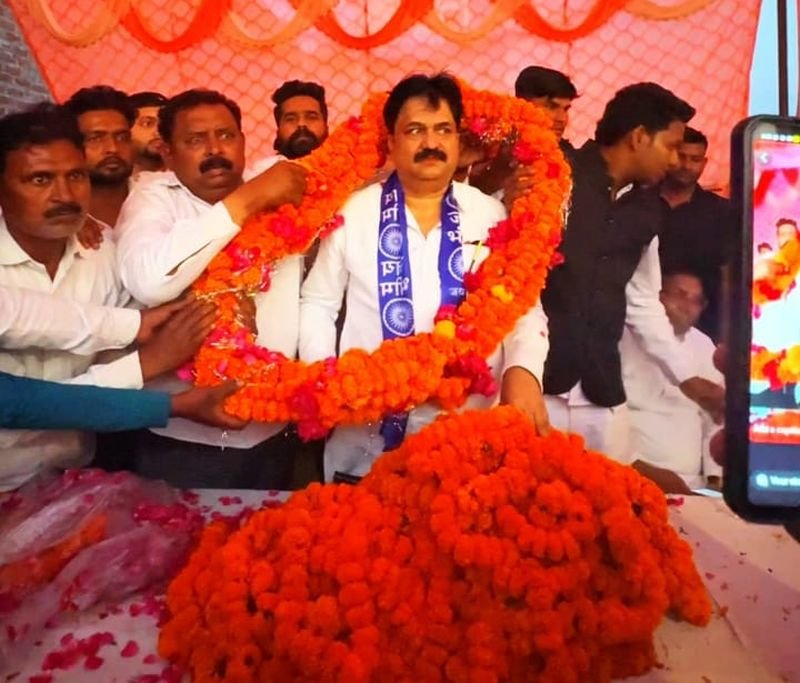 पूर्व मंत्री आबिद रज़ा ने शेखूपुर विधानसभा के गांवों में किया पीडीए का प्रचार