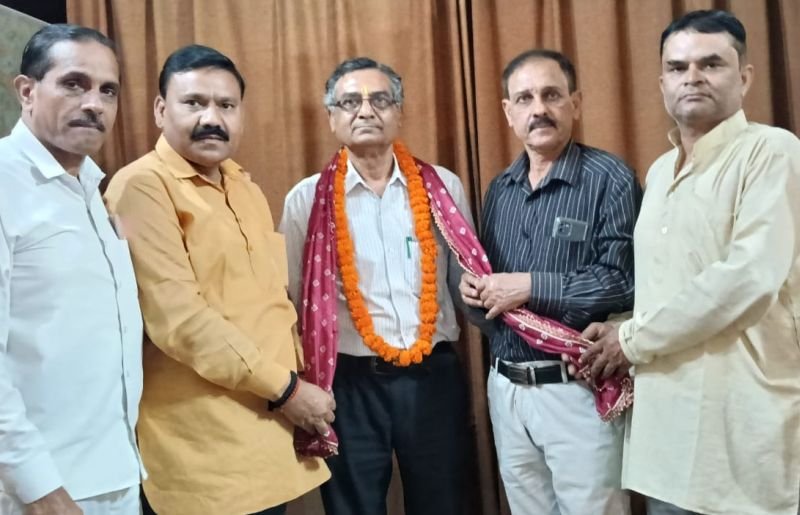 अटल विचार मंच के पदाधिकारियों ने भाजपा के संस्थापक सदस्य रहे वरिष्ठ नेताओं का किया सम्मान