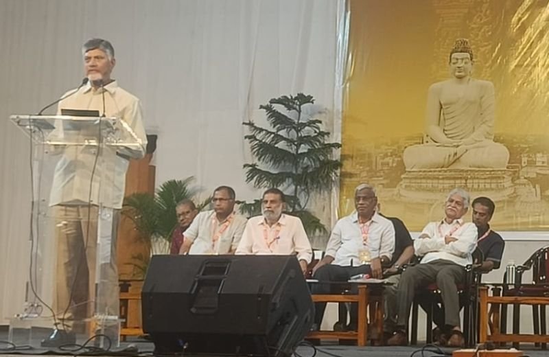 प्रोफेशनल मीडिया और राजनीतिक मीडिया को अलग करना जरूरीः चंद्रबाबू नायडू