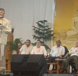 प्रोफेशनल मीडिया और राजनीतिक मीडिया को अलग करना जरूरीः चंद्रबाबू नायडू