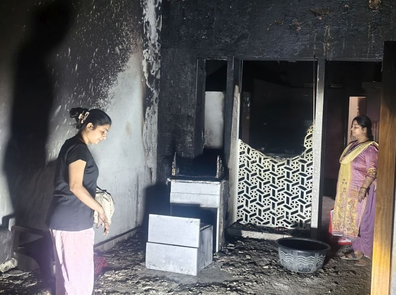 घर से निकलने लगा धुआं, लोग पहुंचे तो खाक हो चुका था सामान...बदायूं में इस भाजपा नेता के यहां लगी आग