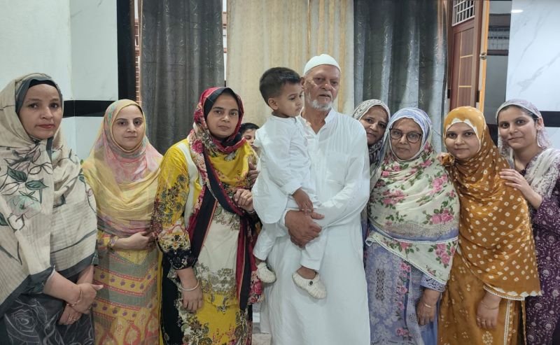 पत्नी के साथ हज यात्रा को रवाना  हुए सेवानिवृत्त प्रधानाध्यापक मोहम्मद आफाक