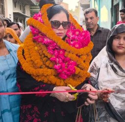 कबूलपुरा और कटरा ब्राहम्पुर में पालिकाध्यक्ष फात्मा रज़ा ने किया सीसी सड़क का उद्घाटन