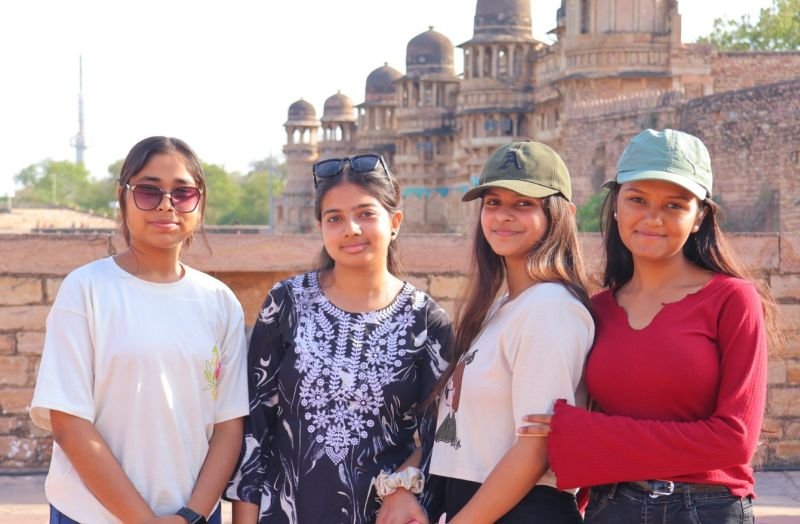 मदर एथीना स्कूल के कक्षा-11 एवं 12 के विद्यार्थियों ने किया ग्वालियर का शैक्षिक भ्रमण
