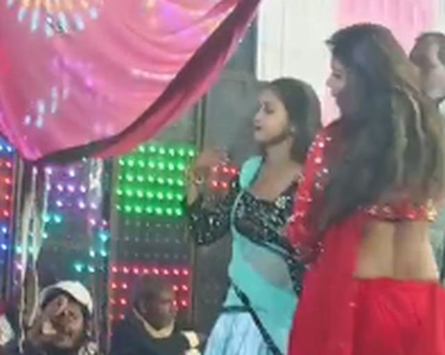 वीडियोः शिवरात्रि पर ओम नमः शिवाय नहीं...'तू शायर है मैं तेरी शायरी' पर हो रहा था भद्दा डांस