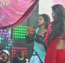 वीडियोः शिवरात्रि पर ओम नमः शिवाय नहीं...'तू शायर है मैं तेरी शायरी' पर हो रहा था भद्दा डांस