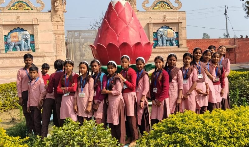 एक्सपोजर विजिट में बच्चों ने जानी इतिहास और विज्ञान से जुड़ी बातें