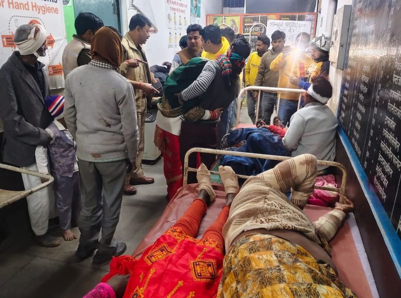 बिसौली में दो ट्रैक्टरों की आमने-सामने हुई भिड़ंत में तीन की मौत, 20 से ज्यादा घायल