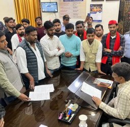 माइग्रेशन तथा प्रोविजनल डिग्री सर्टिफिकेट की शुल्क बढ़ोतरी के विरोध में कुलसचिव को दिया ज्ञापन