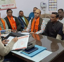 शहर की सड़कों पर बदहाली के निशान...पालिका को सुध नहीं, जनता परेशान