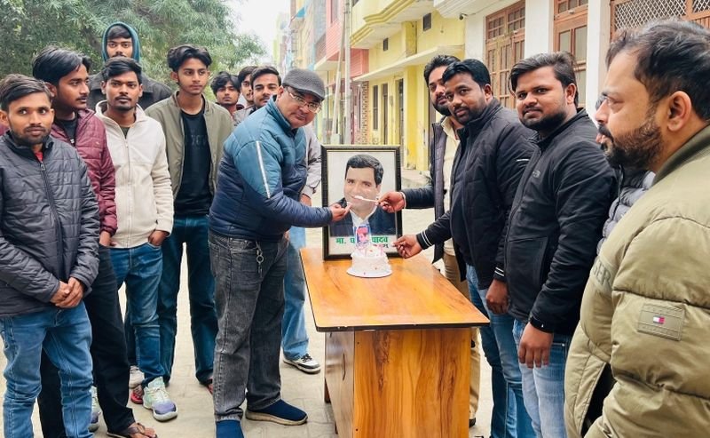 आजमगढ़ सांसद धर्मेंद्र यादव का मनाया जन्मदिन