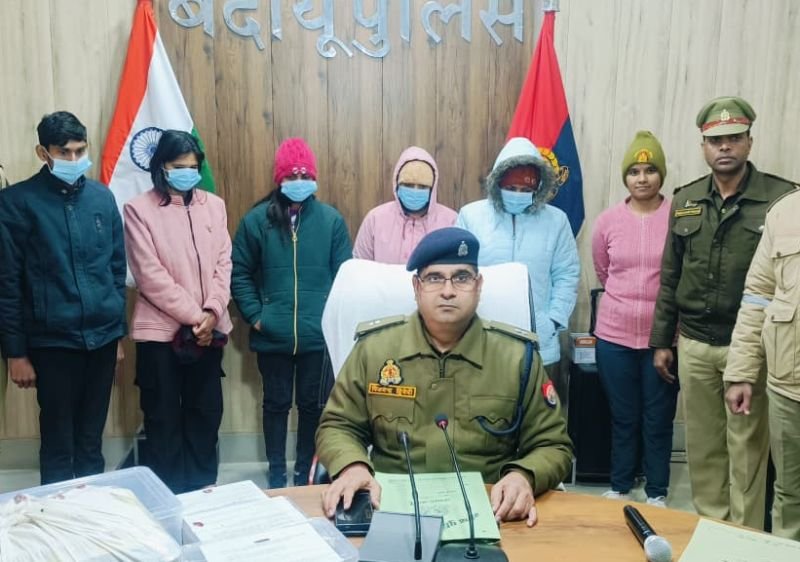 बदायूं में इस फर्जी कॉल सेंटर से नौकरी दिलाने के नाम पर हो रही थी ठगी, एक युवक समेत चार युवतियां पकड़ीं