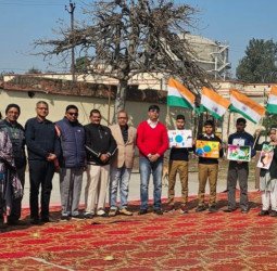 पोस्टर प्रतियोगिता के जूनियर वर्ग में इकरा सैफी तथा सीनियर वर्ग में अजय ने बाजी मारी