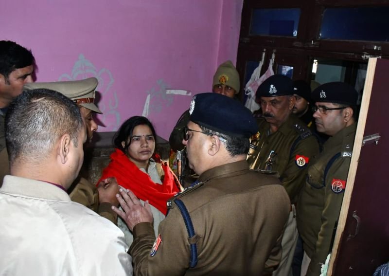 मुंह पर बांध दी पॉलिथीन, चिपका दिया टेप...बदायूं में व्यापारी की पत्नी की हत्या करके लाखों की लूट