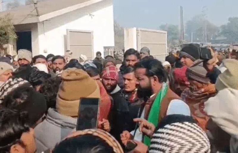 बदायूं की इस मेंथा फैक्ट्री में पड़ी थीं तीन लाशें...क्या मालिक ने कर दी हत्या ?