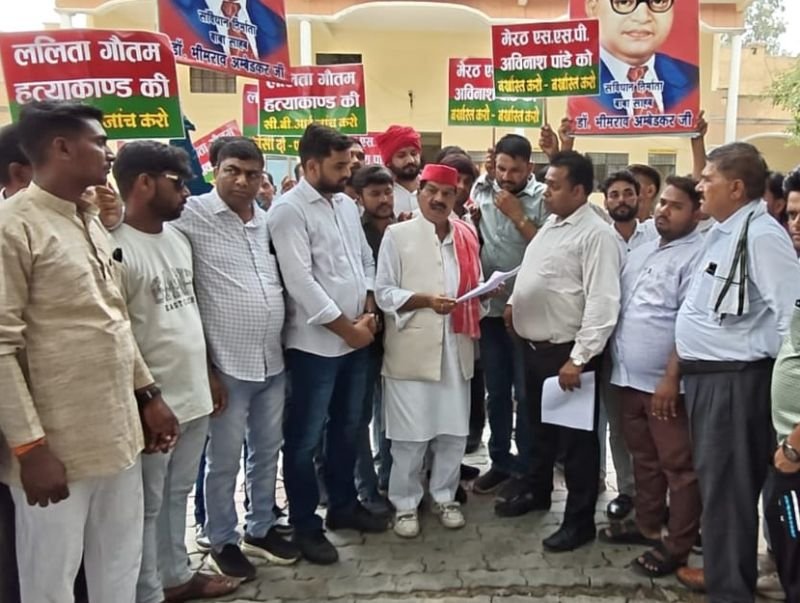 सपा नेता सतीश प्रेमी के नेतृत्व में प्रदर्शन, मेरठ में दलित युवती की हत्या पर जताया रोष
