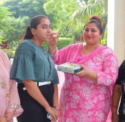 प्रगति अग्रवाल ने नीट यूजी में 99.5 पर्सेंटाइल लाकर किया मदर एथीना स्कूल का नाम रोशन