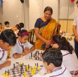 मदर एथीना स्कूल में अंतरराष्ट्रीय शतरंज दिवस पर विद्यार्थियों ने दिखाए दांव-पेंच