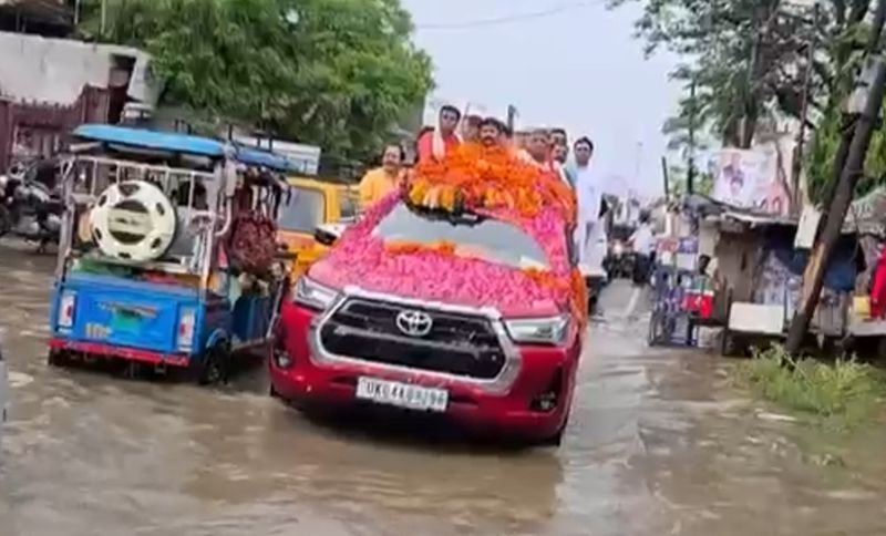 नियम टूटा, परीक्षा छूटी...बदायूं में 'विकास की गंगा' से होकर निकले भाजपा के ये नेताजी