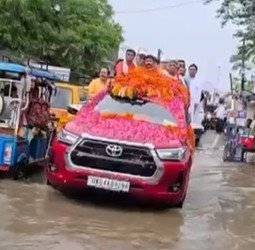नियम टूटा, परीक्षा छूटी...बदायूं में 'विकास की गंगा' से होकर निकले भाजपा के ये नेताजी
