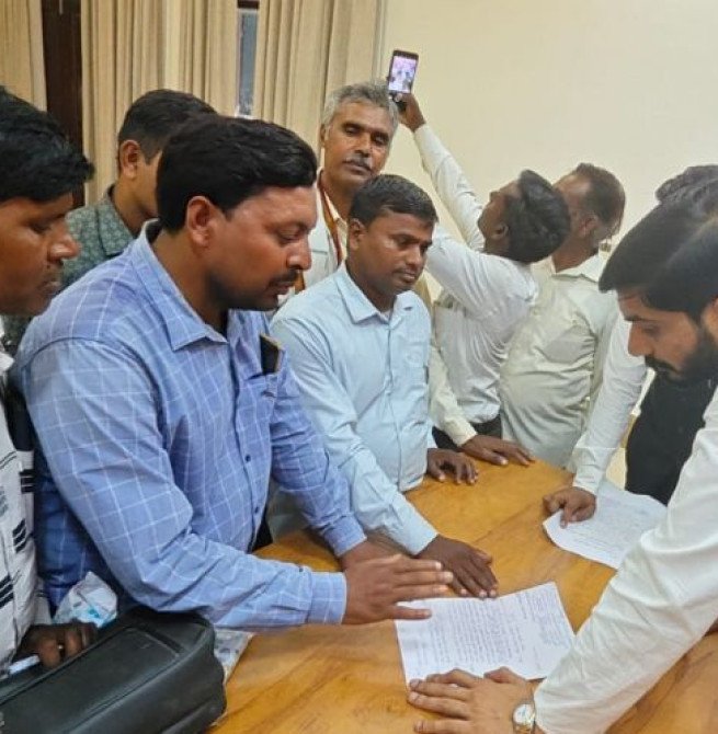 सांसद आदित्य यादव ने सुनीं लोगों की समस्याएं, अधिकारियों को दिए निस्तारण के निर्देश