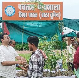 वाटर वूमन शिप्रा पाठक की हरित मुहिम को मिली नई ऊर्जा, अंकित पाठक ने बांटे हजारों पौधे