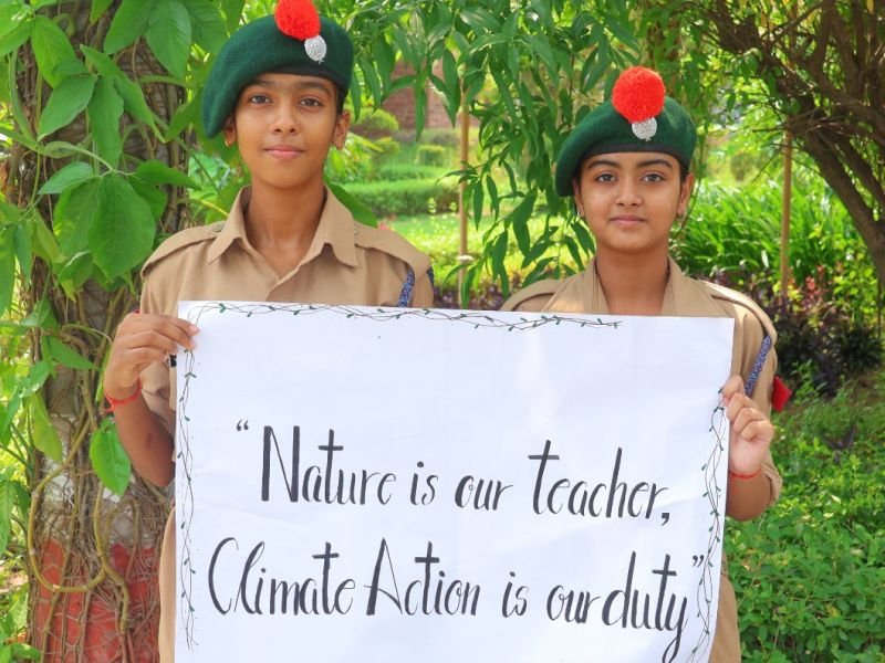 मदर एथीना स्कूल में बच्चों ने समझा पेड़ों का महत्व, कई पौधों का किया रोपण