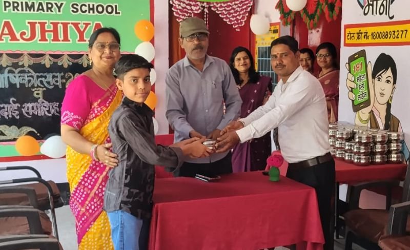 मझिया जूनियर हाईस्कूल में धूमधाम से मनाया गया वार्षिकोत्सव