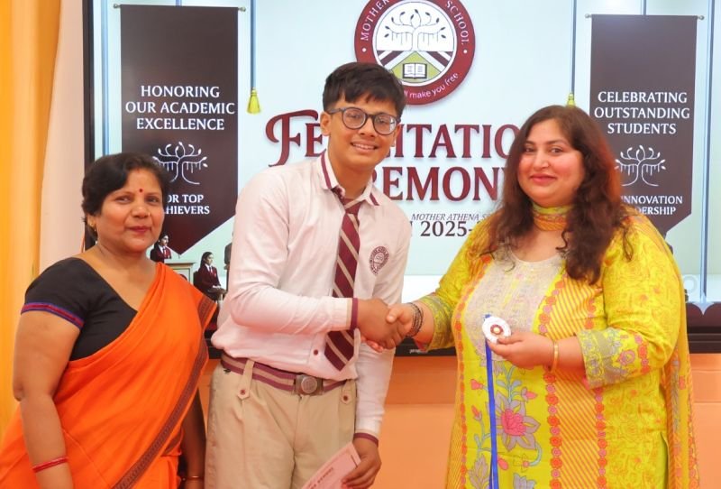 मदर एथीना स्कूल में मेधावियों का सम्मान, फैलीसिटेशन सेरेमनी का हुआ आयोजन