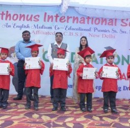 टिथोनस में बच्चों की रंगारंग प्रस्तुतियों ने सभी का मन मोहा, मेधावी बच्चे हुए सम्मानित