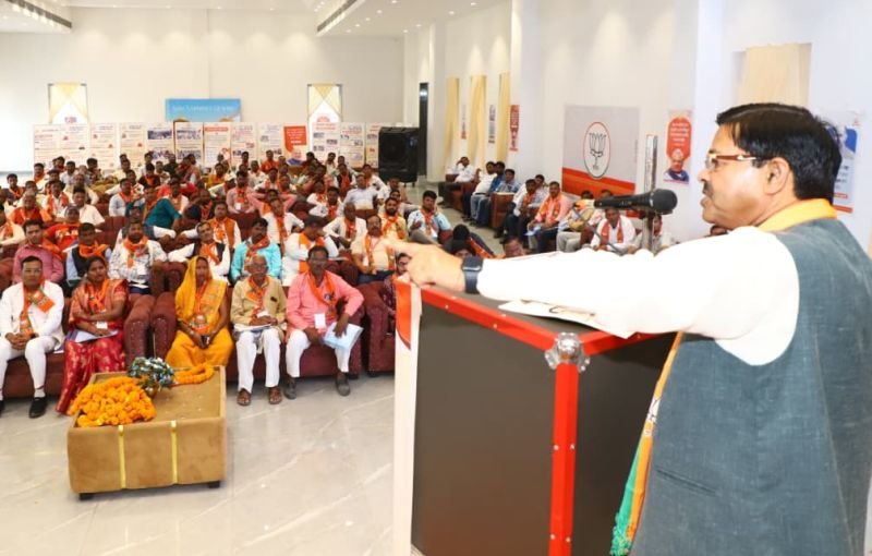 राष्ट्रवादी विचारों से प्रेरित होकर कार्य करता है भाजपा कार्यकर्ताः बीएल वर्मा