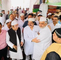 पूर्वमंत्री आबिद रजा पहुंचे ईदगाह, नमाजियों के गले मिलकर दी ईद की मुबारकबाद