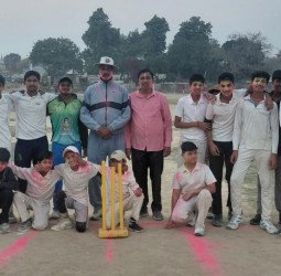 साईं क्रिकेट अकादमी ने मनाई होली, रंग लगाया और मिठाई बांटी