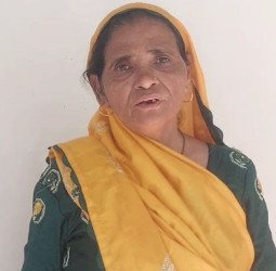 'मैं जिंदा हूं साहब'...मृत दिखाकर रोक दी गई महिला की विधवा पेंशन, अब खुद को जिंदा साबित करने के लिए कर रही भागदौड़