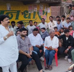 शेखूपुर विधानसभा में पूर्व मंत्री आबिद रज़ा ने किया पीडीए का प्रचार