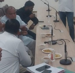 स्मार्ट मीटर उपभोक्ताओं की समस्याएं सुनकर कराया गया समाधान